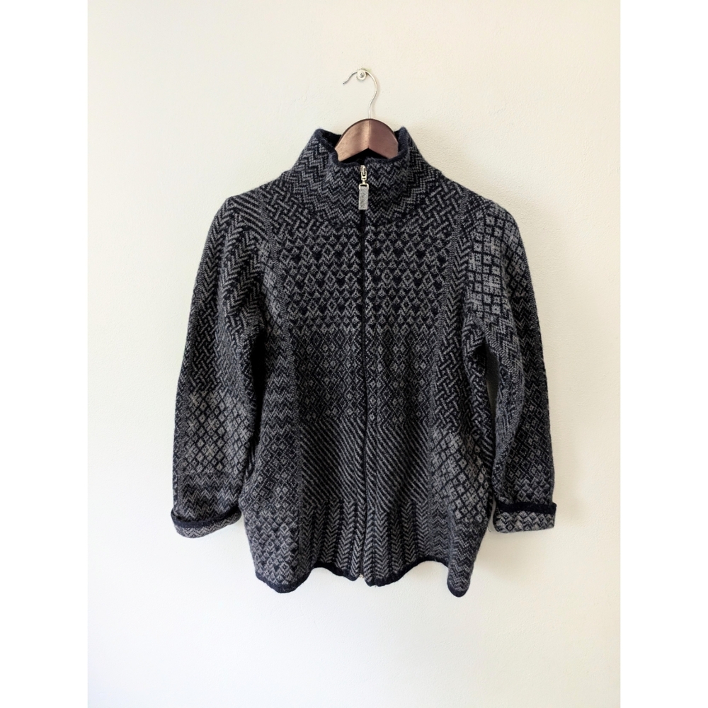 A. Ida Made In Italy Wool Blend Navy and Gray Patterned Zip-Up Cardigan Sweater